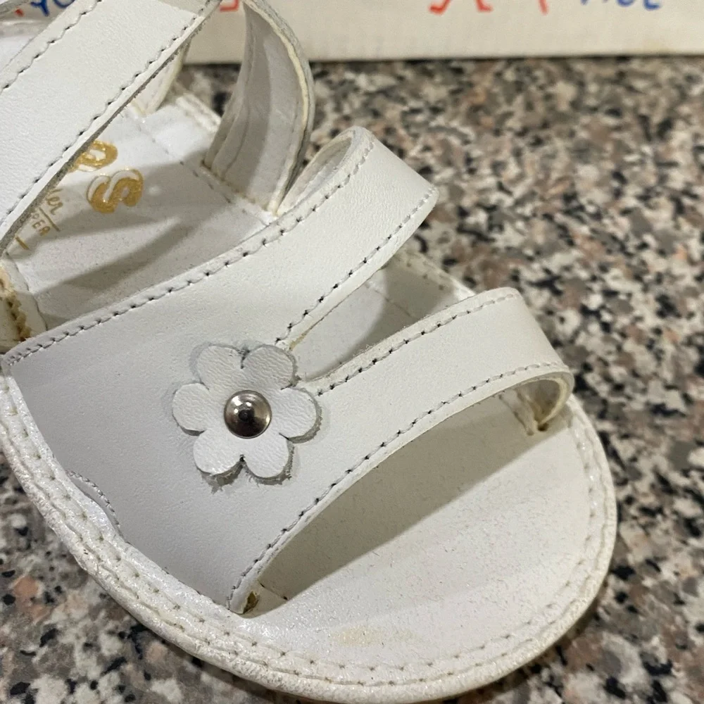 Kinder Girls sandals size 6.5